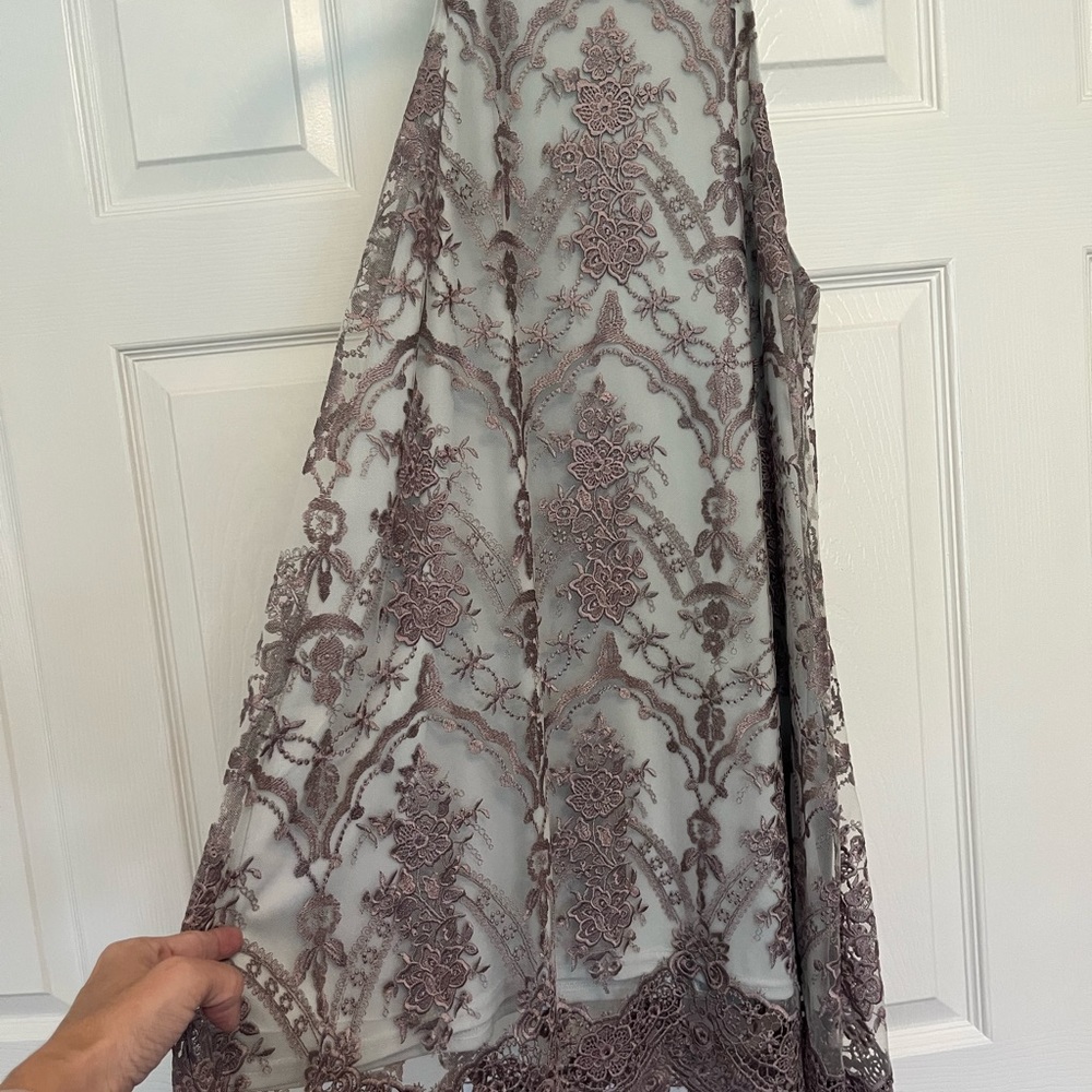 Beautiful Dress - Picture 2 of 4